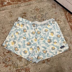 Women’s Medium 5” Patagonia Baggies